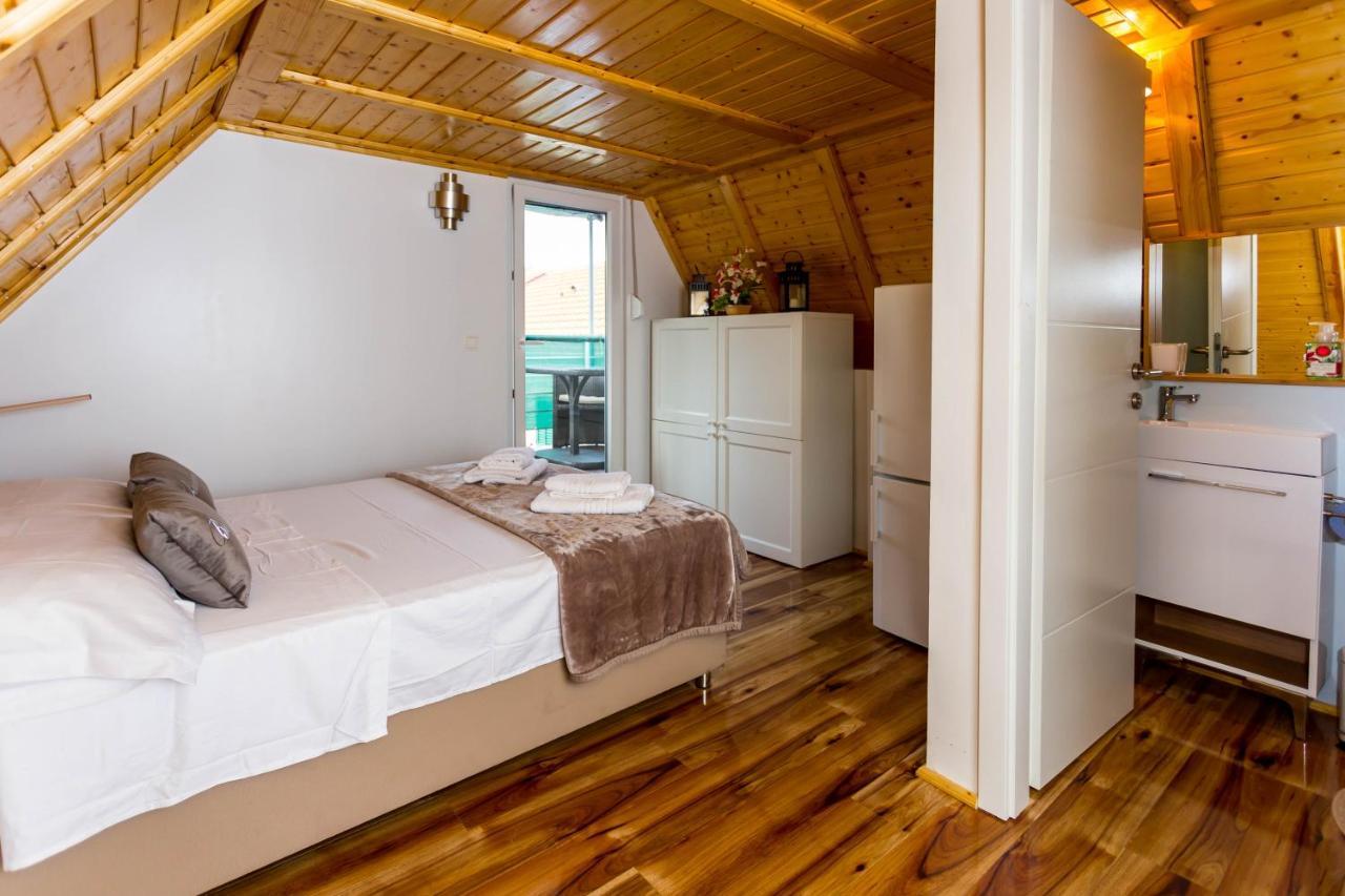 Holiday House Antique Kostanje Ngoại thất bức ảnh